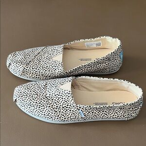 Toms Black and White Spotted Flats
